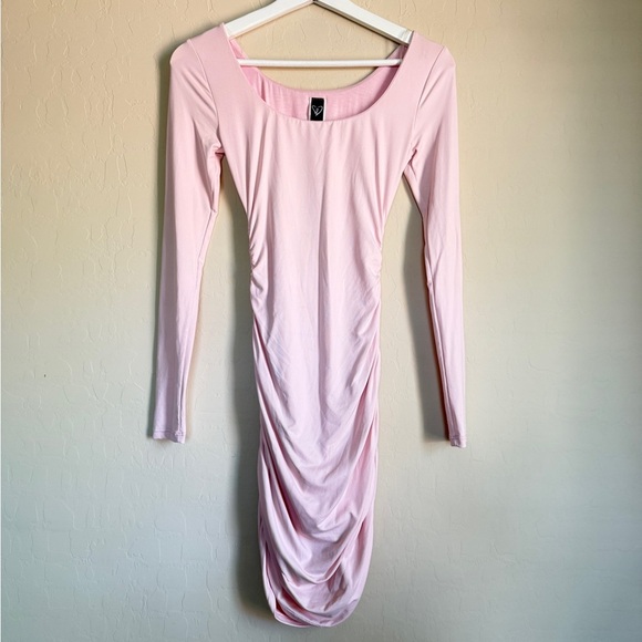 Windsor Smooth Silhouette Long Sleeve Ruched Midi Dress Baby Powder Pink Small - Picture 3 of 10
